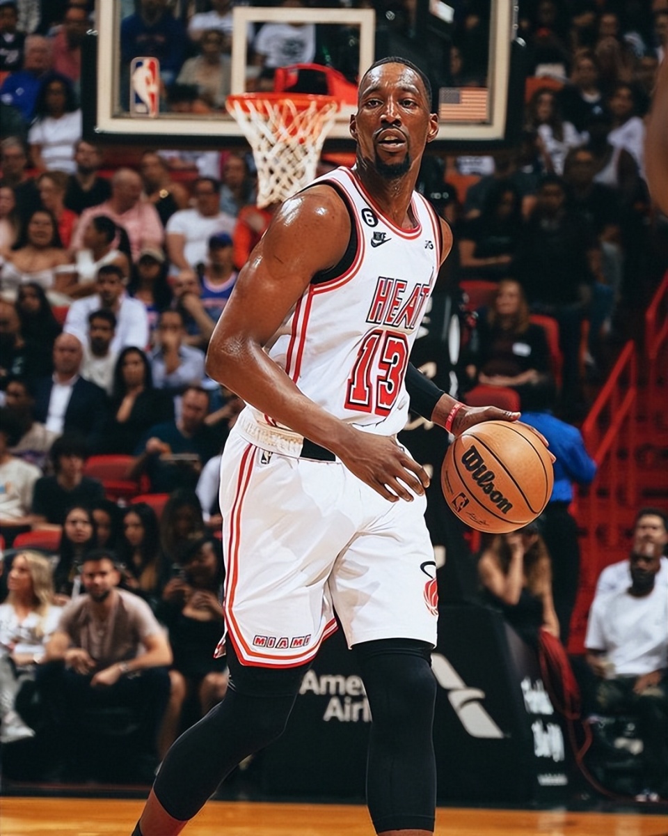 肖若腾复出首秀出彩，菲尼克斯太阳主场绝杀休斯顿火箭，豪取6连胜的简单介绍